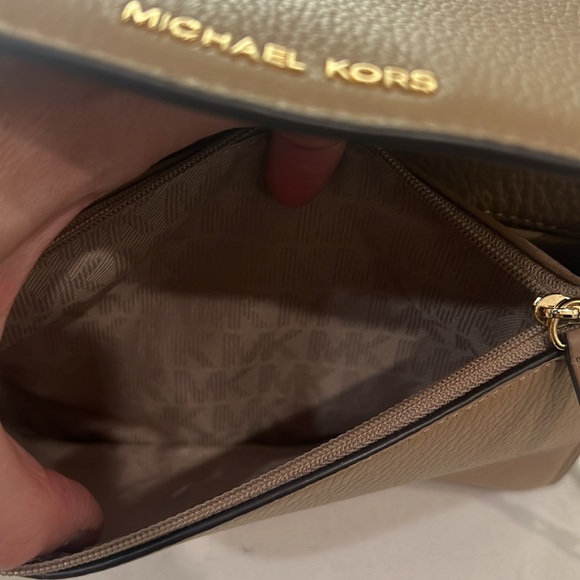 Michael Kors double gusset leather crossbody bag EUC tan color - Picture 11 of 12